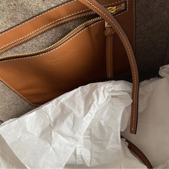 JW Anderson Belt Tote - Picture 6 of 6